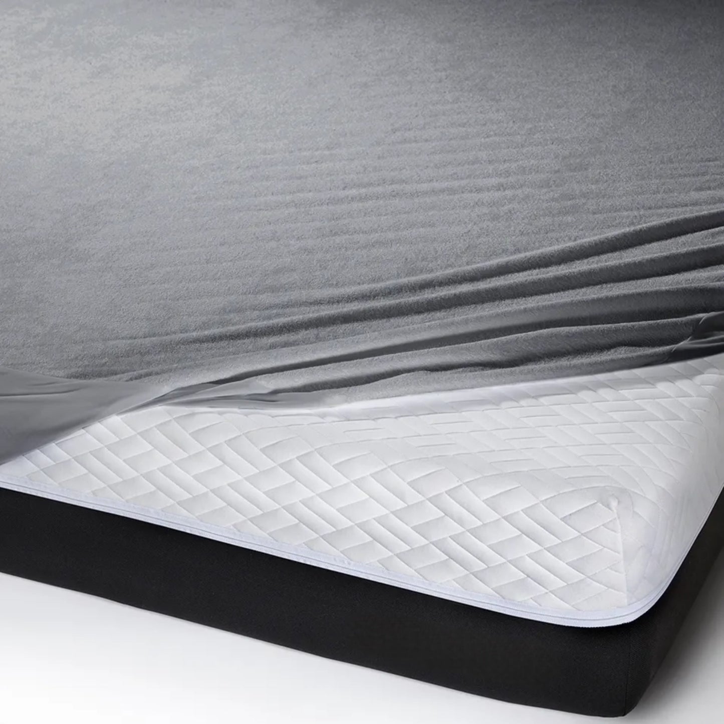 Uchuu's white color waterproof mattress cover