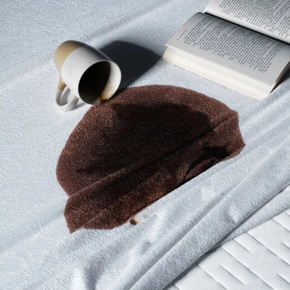 Uchuu's white color waterproof mattress cover